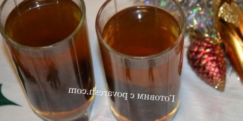 Kompot sa šljive i sušenih jabuka