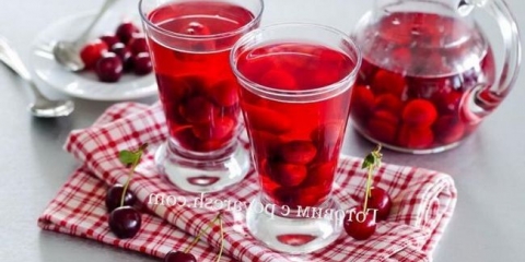 Kompot iz crvene trešnje sa kostima za zimu bez sterilizacije