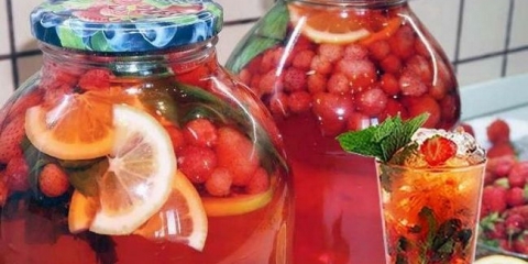 Koptujte jagoda mojito za zimu na tegli od 3 litre