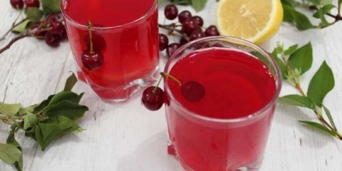 Kompozirajte cherry mojito za zimu sa mentom i limunom