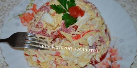 Salata od rakova s ​​rajčicom i sirom: korak po korak recept