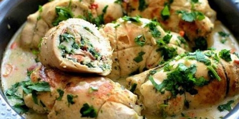 Pileća peciva sa gljivama i sirom u kremastom sosu