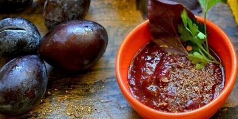 Omiljeni klasični sos tkemali iz šljiva