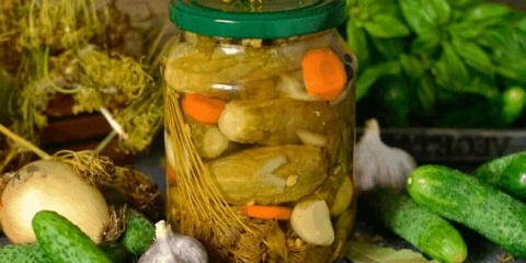 Marinirani krastavci u banci 1 litara