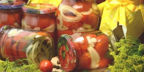 Marinirani paradajz s paprikom i lukom za zimu