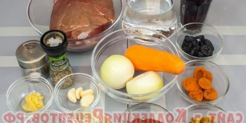 Meso, gulaš u egipatskom u broču iz kompanije stolni gurman