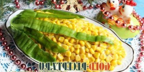 Novogodišnja salata sa škampima i kukuruznim rakova štapići