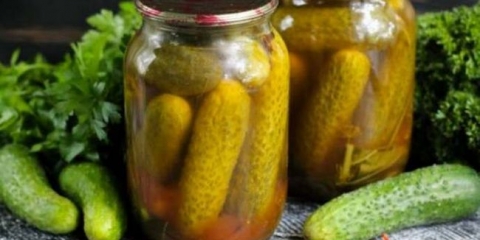 Cucumbers sa kečap čile za zimu u litarskim bankama: najukusniji recept