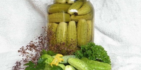 Krastavci u litarskim bankama sa sirćetom 70%