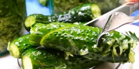 Cucumbers u krastavcima zimi: hrskavi i ukusni kao bačve