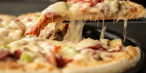 Pizza sa kobasicom i sirom - 5 koraka za kuhanje koraka za pizzu i punjenje