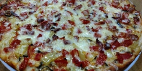 Pica s piletinom i patlidganom u mjestu