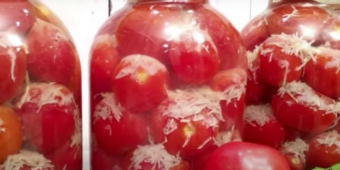 Rajčica sa češnjakom za zimu - 6 recepata bez sterilizacije