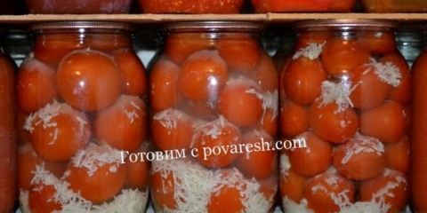 Rajčica u snijegu sa belim lukom za zimu (recept za 1 litru)