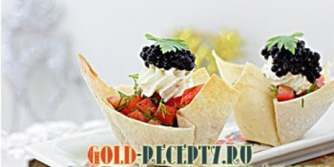 Svečana fudbalska grickalica sa vikendicama i paradajzom