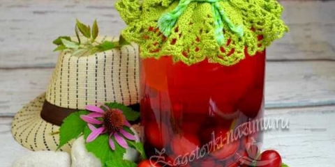 Jednostavan kompot sa alychija za zimu sa trešnjama