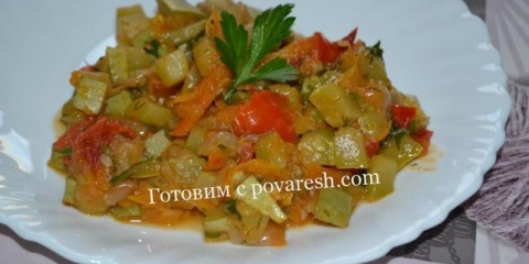 Raga iz tikvica bez krompira sa povrćem u tavi