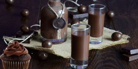 Recepti domaćeg čokoladnog likera, koktela za kuhanje, grickalice