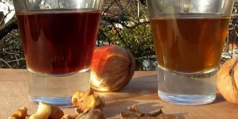 Recepti za tiniste od mjesečevih na čestićima oraha, imitacijski rakija