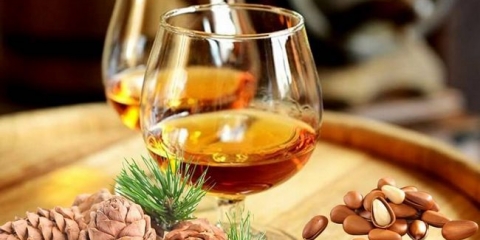 Recepti moonshine mornarice na maticama cedar, kućni konjak