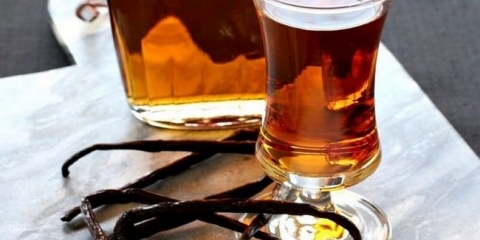 Recepti kuhajući kućni liker amaretto iz mogona