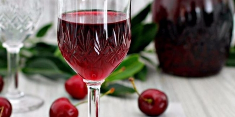 Recepti za pravljenje naglaska, tinktura, vina od višnje kod kuće