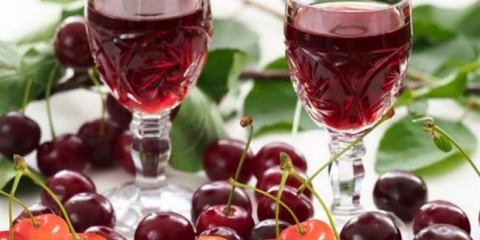 Crescents i / ili recepti za kuhanje trešnje