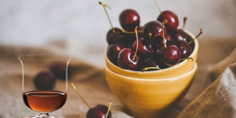Recepti trešanja tićura na mjesečnoj, domaćem likeru trešanja