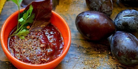 Ukusni adzhik recepti sa šljive za zimu