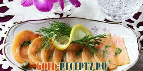 Lososova rola sa pesto sosom za novu godinu.