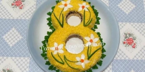 Salata 8. Marta sa piletinom, gljivama i šljivama