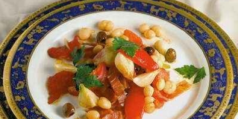 Vruća bijela salata od pasulja