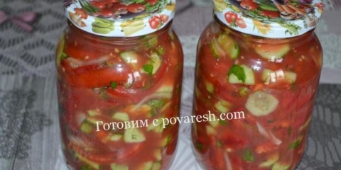 Krastavci i salata od rajčice u vlastitom soku