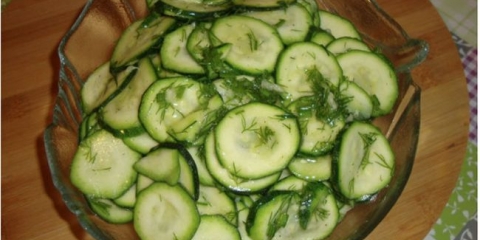 Salata za svježu tikvicu sa sirćetom