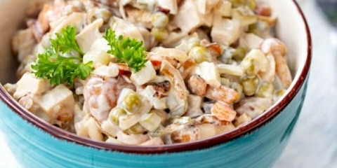 Salata sa gljivama i piletinom (30 minuta)