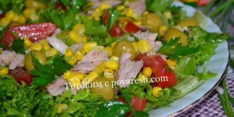 Salata sa konzerviranom tunom i kukuruzom s paradajzom