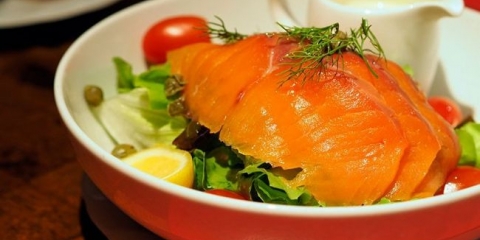 Salata sa crvenom ribom za svečanu tablicu