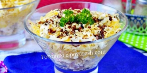 Salata sa piletinom, ananasom i gljivama konzervi