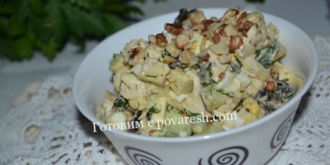 Salata sa piletinom i šljivama i orasima lady caprice