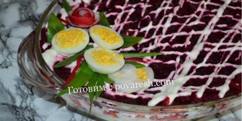 Salata sa piletinom i bubama: slojevi recepata