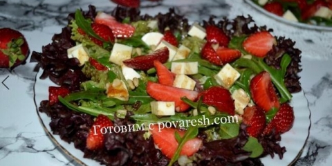 Salata sa ručicama i jagodama, sa mocarelom i maticama od kedra