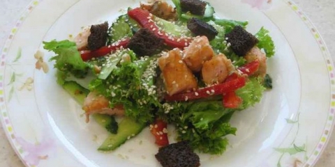 Salata sa lososom na žaru