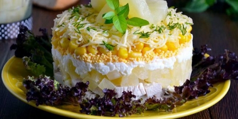 Salate od dimljene piletine i ananasa