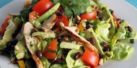 Dimljene salate od piletine i pasulja