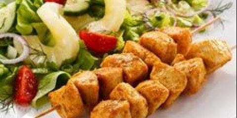 Domaći ćevabi sa pilećim filetom i ananasom