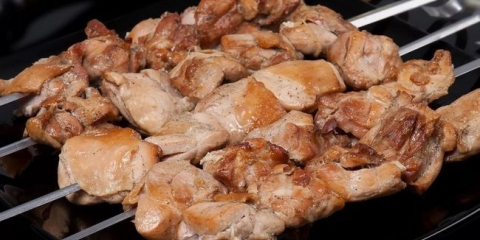 Pileći kebab + recept za najotstjunu i sočnu marinadu