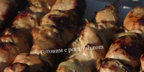 Pileći file s ražnjićima sa kefirom - korak po korak recept