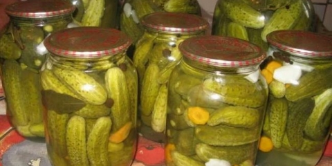 Slatki krastavci u litarskim bankama za zimu