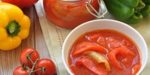 Slatka paprika u rajčici zimi, recept sa fotografijom