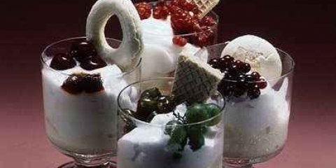 Krem je bič sa voćem